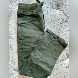 Size 130. Hanna Andersson skinny slim dark olive green pant. New.